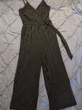 Striped Black Wrap Jumpsuit - Sleek Wide-Leg Style Size Large